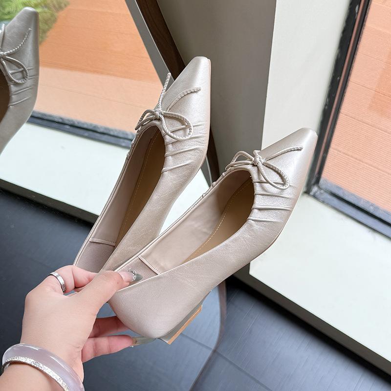 French retro bow pointed low heels women's 2025 spring and summer new beautiful skirt silver light mouth single shoes