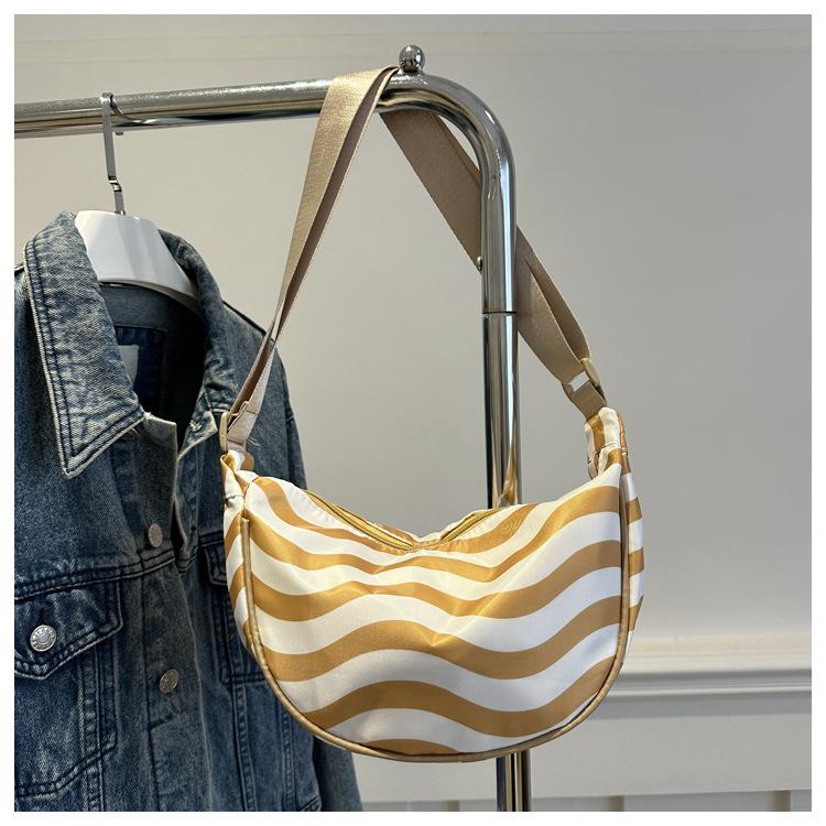 

2025 Four Seasons Contrasting Stripes One Shoulder Underarm Bag Fashion Commuter Dumpling Bag Women s ins Large Capacity Crossbody Bag