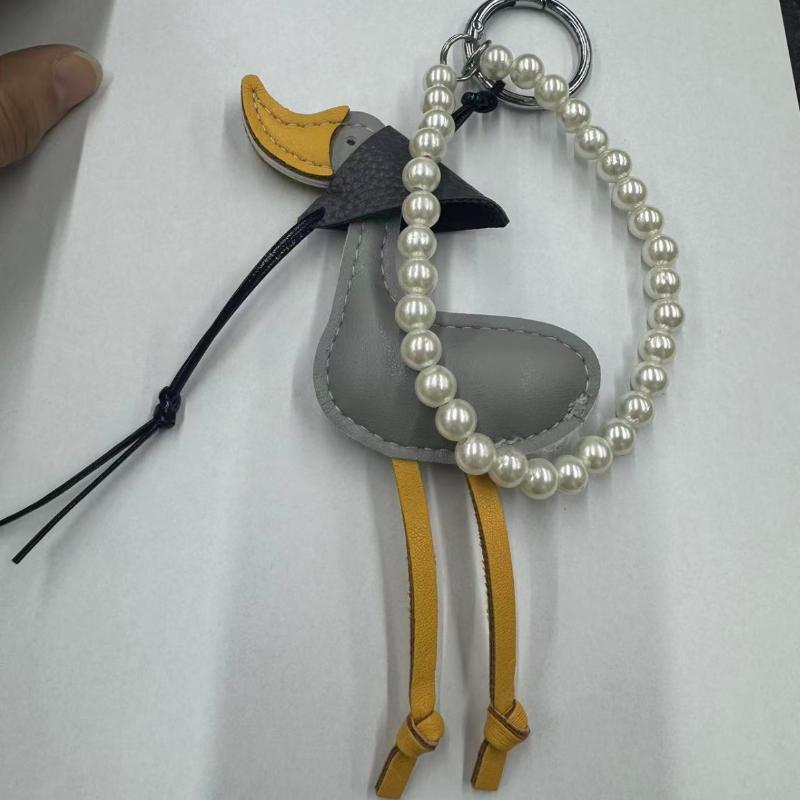 1Pcs Cute Leather Duck Keychain With Pearl Chain Cartoon Animal Bag Charm Pendant For Handbag Purse Decoration Women Gift