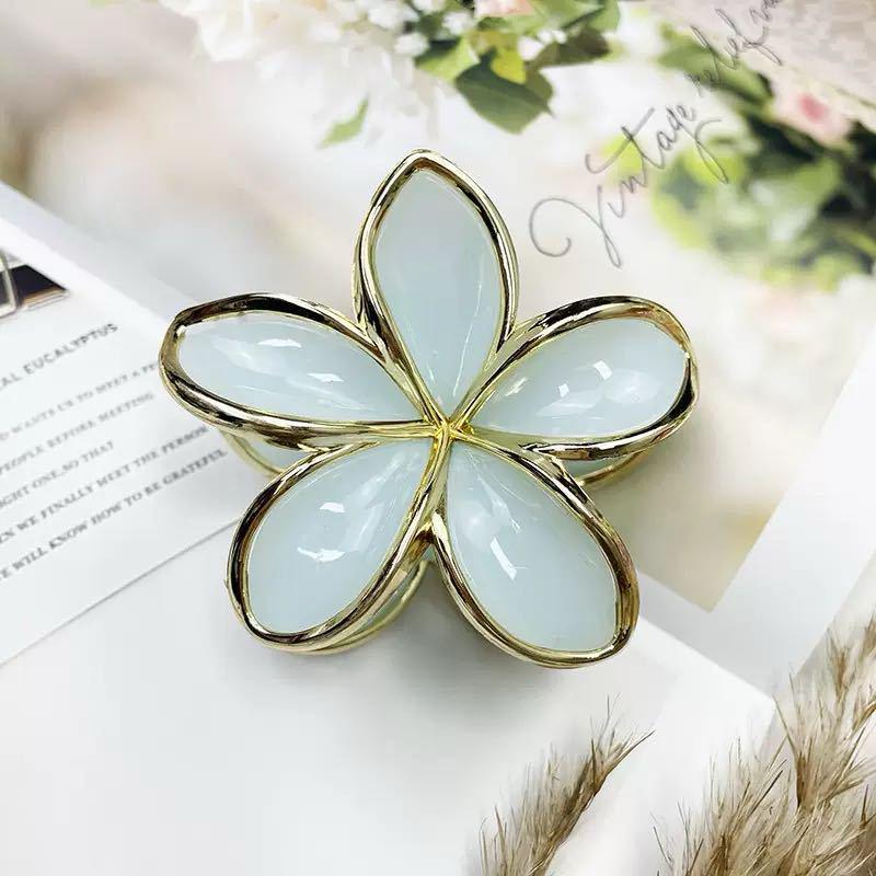 Plumeria Claw Clip: European & American Stylish Hair Accessory for Updos