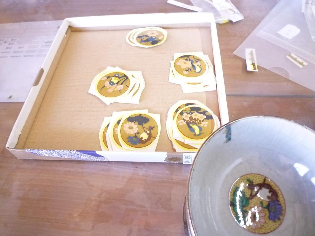 Kutani [couple Teacup] Treasure-filled “Ura-e”