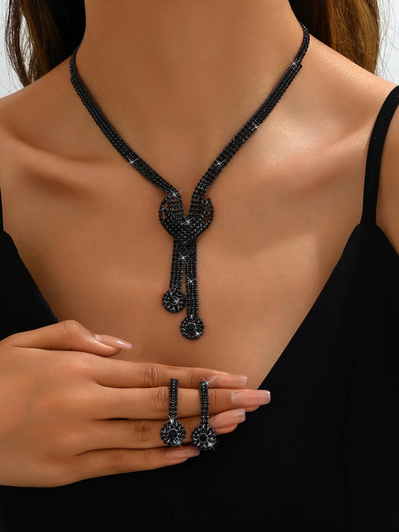 

Bridal Wedding And Daily Wear, Temperament Super Flash Diamond Necklace Earrings Bracelet Three-Piece Set