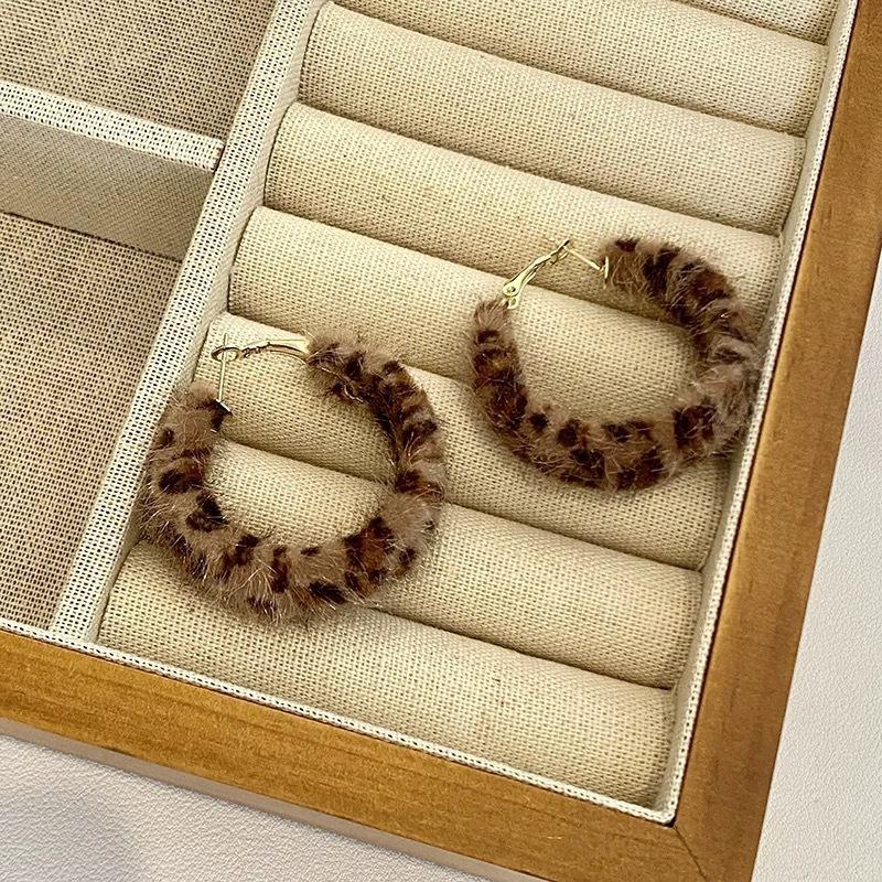 Vintage American Plush Leopard Print Circle Hoop Earrings For Women