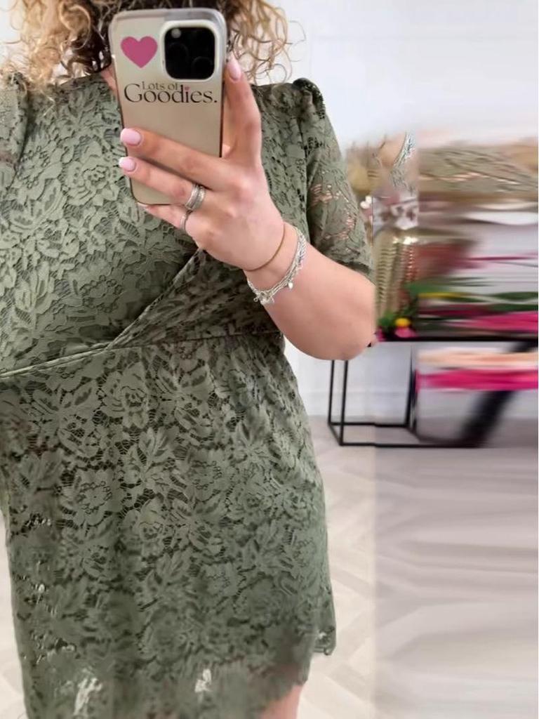 Women's 2025 European & American V-Neck Lace Petal Midi Dress with Waistband, Short-Sleeved, New Style Fashion.