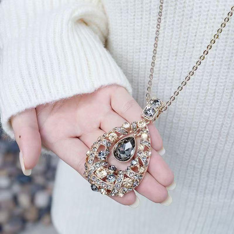 Korean Style Luxury Water Drop Pendant Women's Sweater Chain Necklace - Elegant & Versatile for Autumn/Winter Fashion