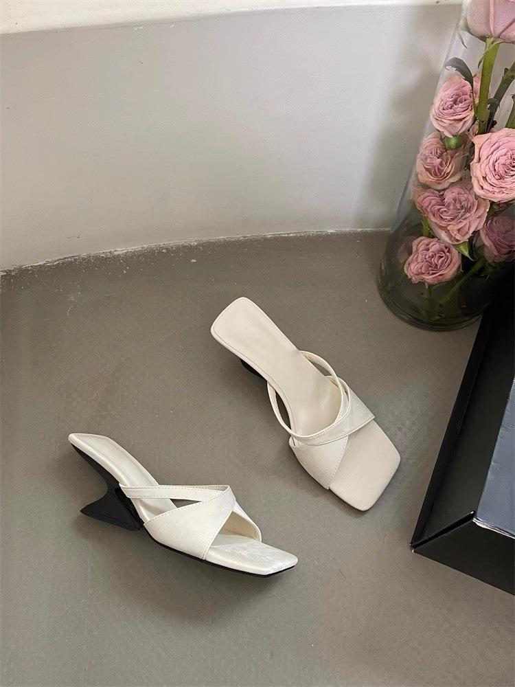 French Temperament Niche Open-toed Square Head Cool Slippers Women's Summer Wear One-word Thin Strap High Heels Thick Heel