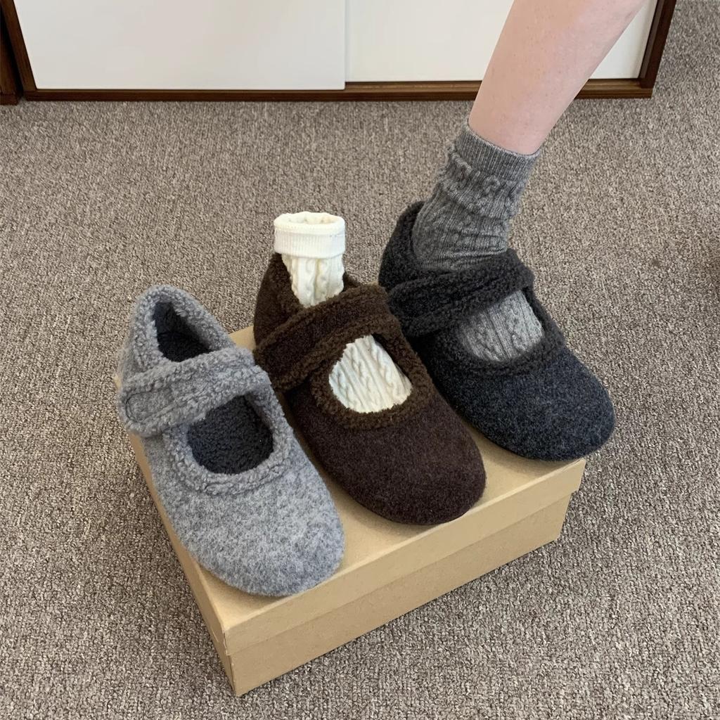 Fashion Winter Trend Women's Warm Plush Lined Round Flat Shoes 2025 Explosions Ankle Strap Casual Solid Color Non-slip Low-top Shoes.