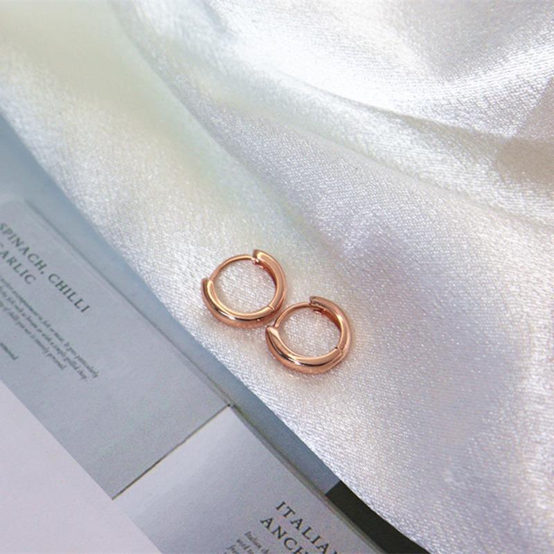Smooth Surface Stud Earrings, Exclusive and High-end, with Round Silver Pins As Ear Clasps.