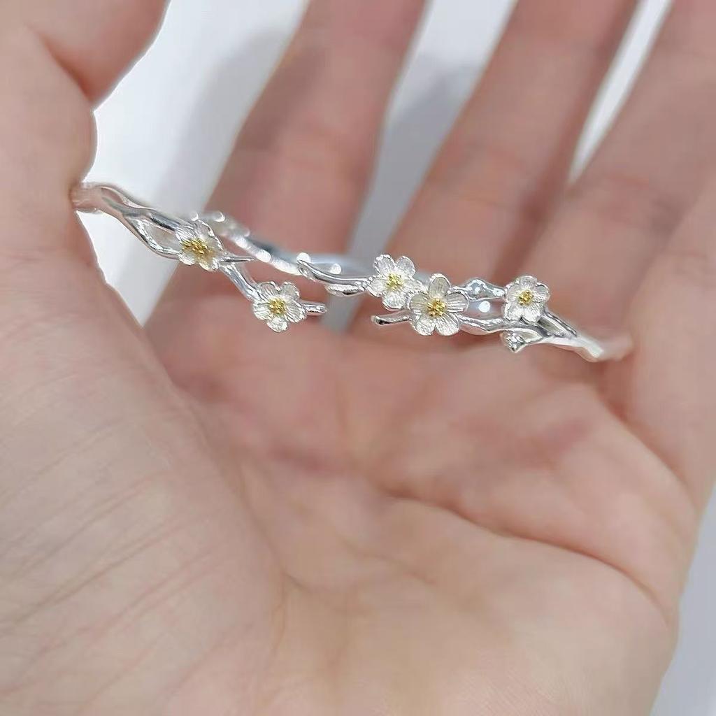 Adjustable Open Flower Bracelet Elegant Minimalist Chinese Luxury Hand Jewelry