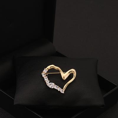 Simple And High-End Love Crystal Brooch Design Sense Niche Clothes Neckline Anti-Light Accessories High-End Jewelry Women