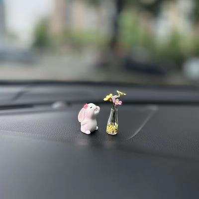 Car Ornament Model Miniature Daisy Rabbit Car Center Console Decoration Window Decoration Car Personalized Jewelry Healing Doll