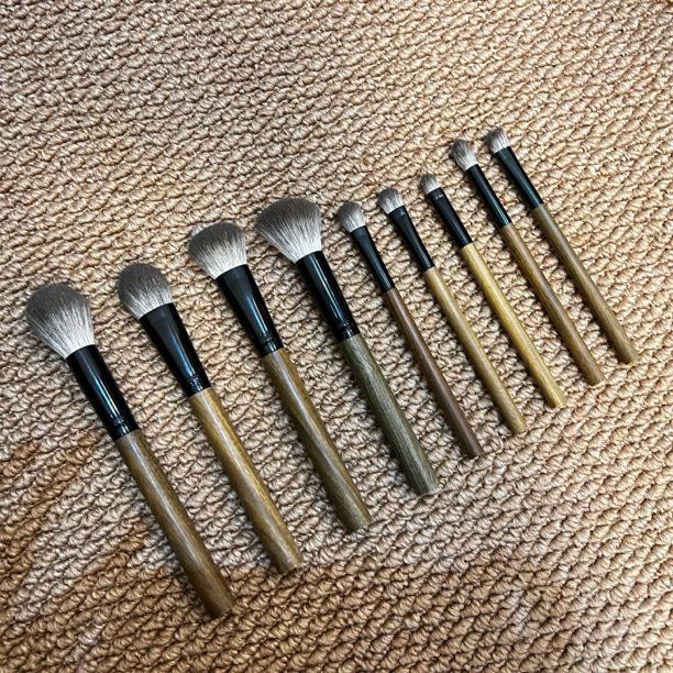 Luyi Green Sandalwood 9-Piece Makeup Brush Set with Animal Hair