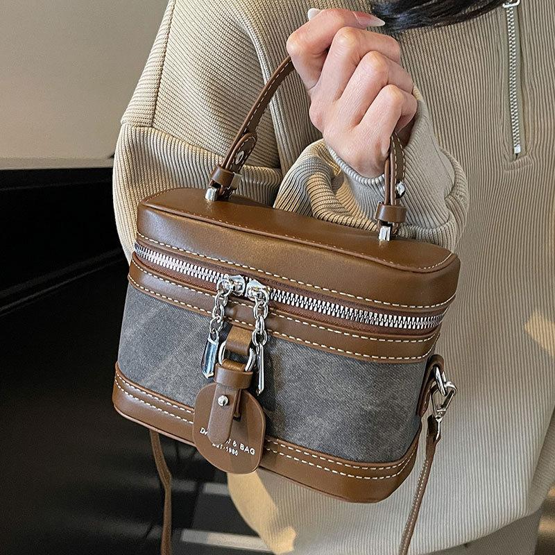 Trend wholesale niche personality contrasting colors fashionable portable box bag Korean version versatile casual commuter wind messenger women's bag