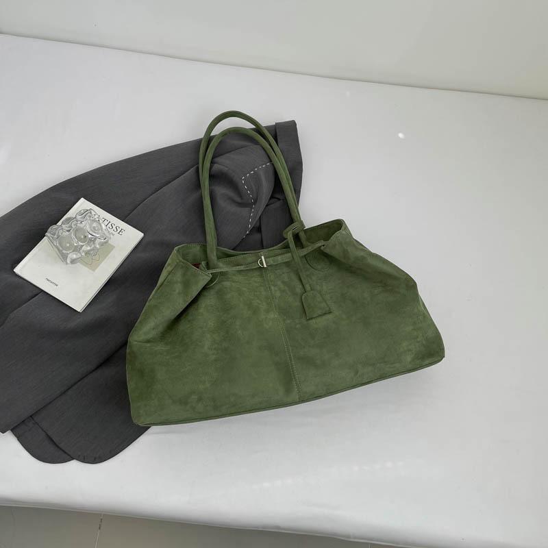 

Винтажная замшевая сумка под мышкой женская 2025 осень новая модная в иностранном стиле одноплечевая большая вместимость сумка-тоут для通勤 зелёный