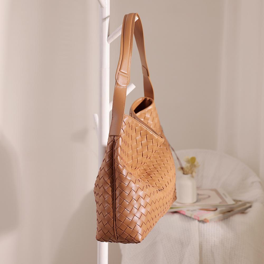 Bolsa feminina de couro explosiva transfronteiriça, bolsa tote tecida simples e moderna, bolsa de mão com ombro de grande capacidade, couro bovino feminino