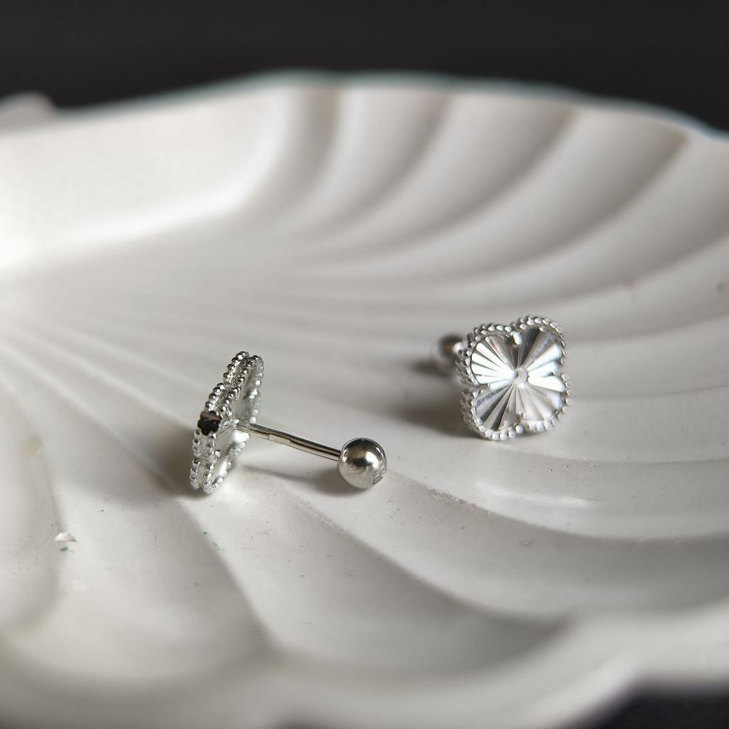 Øredobber i sølv uten steiner (2182856)