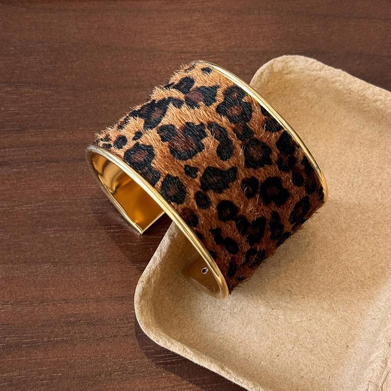 

Европейский и американский высококлассный ретро металлический открытый браслет - Простой, универсальный, глянцевый браслет для женщин