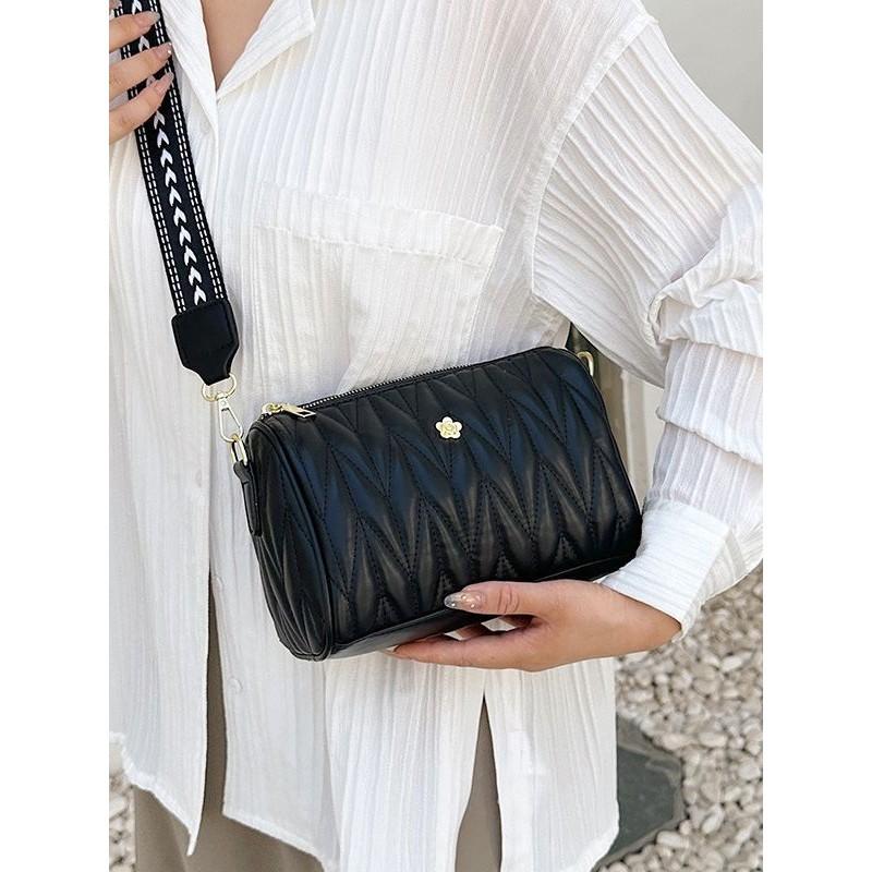 IELGY women's fashion trend embroidered thread messenger bag, casual one-shoulder simple pillow bag