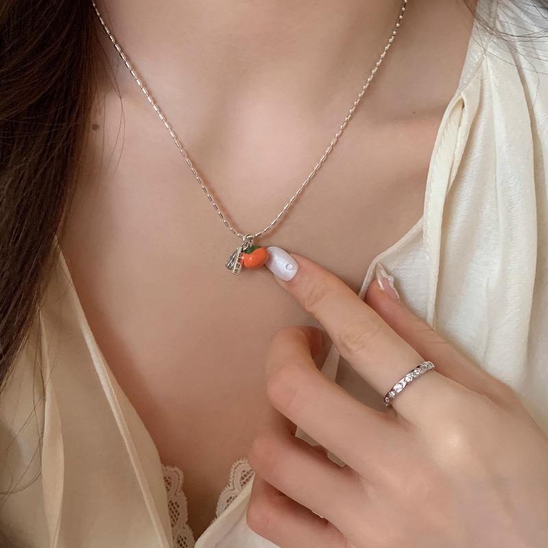Retro Minimalist Persimmon Design Necklace For Women Versatile Sweater Chain