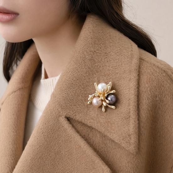 Women Brooch, Snowflakes LOVE Bouquets Compact Versatile Pin, Lapel Collar Badge with Imitation Pearl Cubic Zirconia Inlay