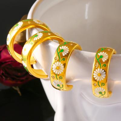 Orecchini Chic a Forma di C con Fiori Piccole Margherite, Orecchini Dipinti con Goccia d'Olio, Nicchia, Lusso Leggero, Acciaio al Titanio, Placcato Oro, Ritenzione del Colore