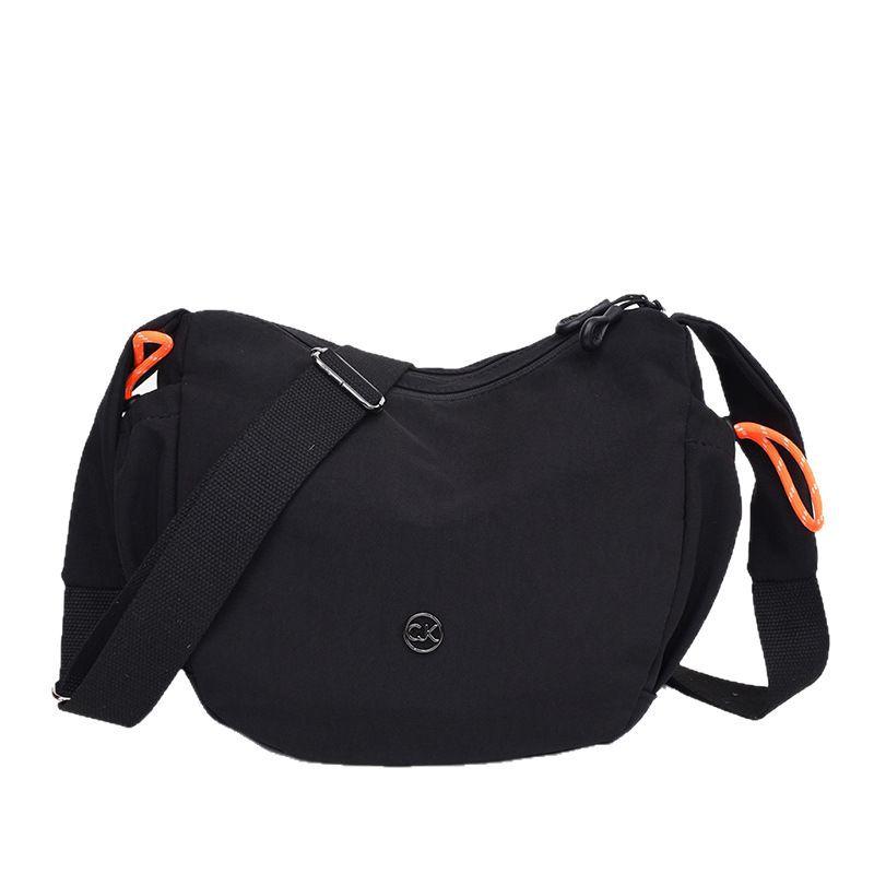 2025 new leisure sports messenger bag, the same travel bag for men and women, college students commuting to class, shoulder dumpling bag