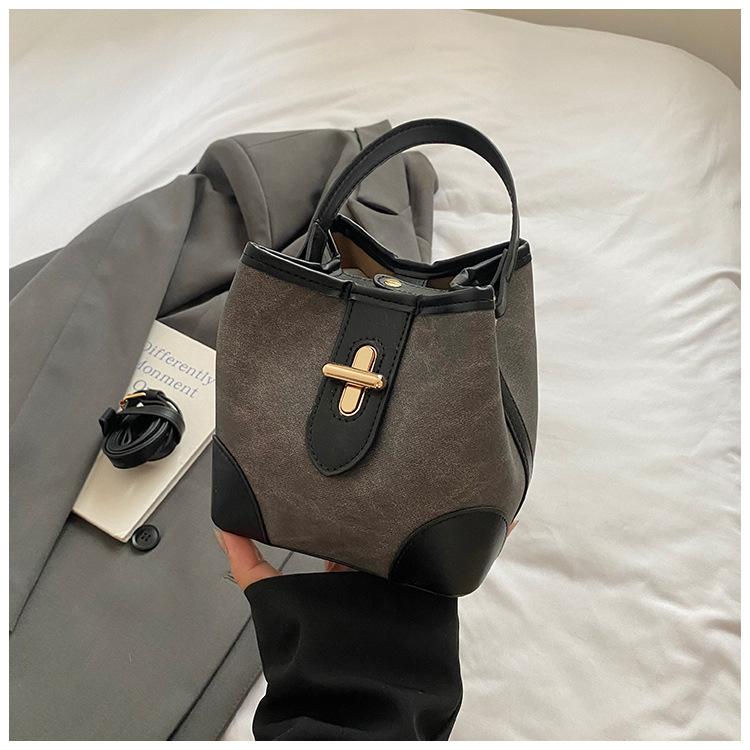 Large-capacity Contrasting Color Bucket Small Bag Women's 2025 New Fashion Hand-held Versatile Messenger Bag, Premium Texture Shoulder Bag