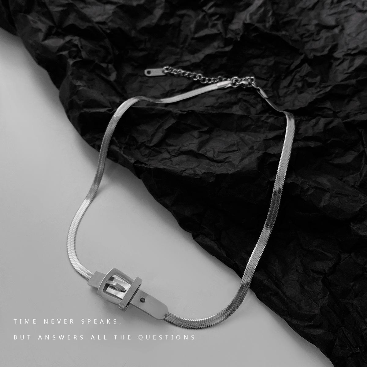 

Жіноче хіп-хоп намисто зі зміїної кістки - ланцюжок для ключиці в модному європейському та американському стилі Belt Buckle Necklace