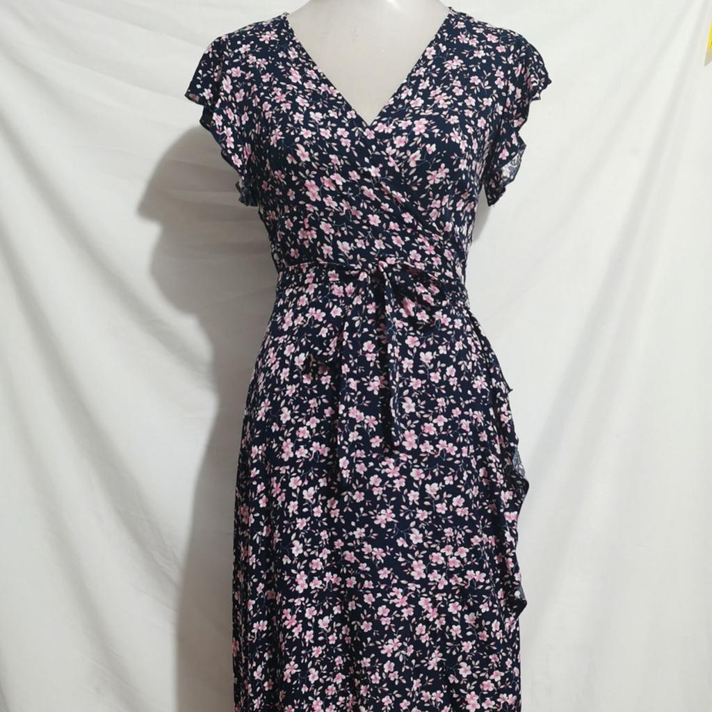 New V-neck Bohemian Vacation Style Slim Fit Tied Dress