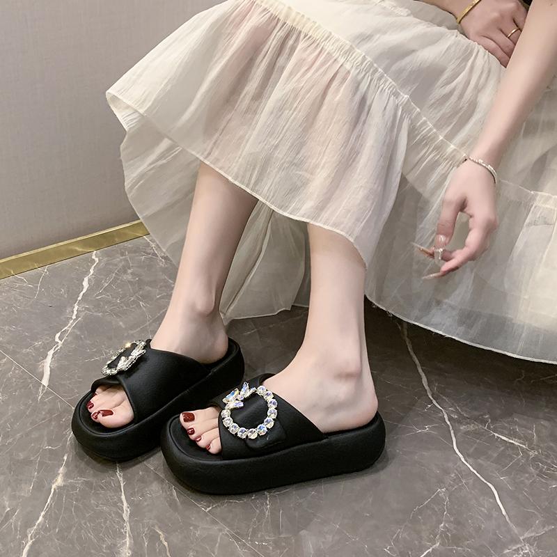 Fashion Platform Rhinestone Fashion Slippers Women 2025 Summer New Non-slip Soft Sole Versatile Beach Sandals