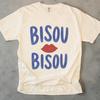 Bisou Bisou Shirt, Französischer Kuss T-Shirt, Unisex Comfort Colors, Paris Grafik-T-Shirt, Trendiges Französisches T-Shirt, Valentinstagsgeschenk für Sie, Rote Lippen T-Shirt
