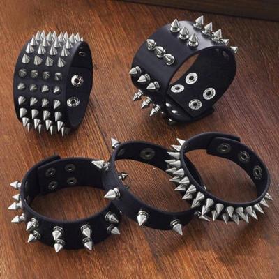 Pánský Punk Rockový Vícevrstvý Náramek z PU Kůže s Hroty a Nýty