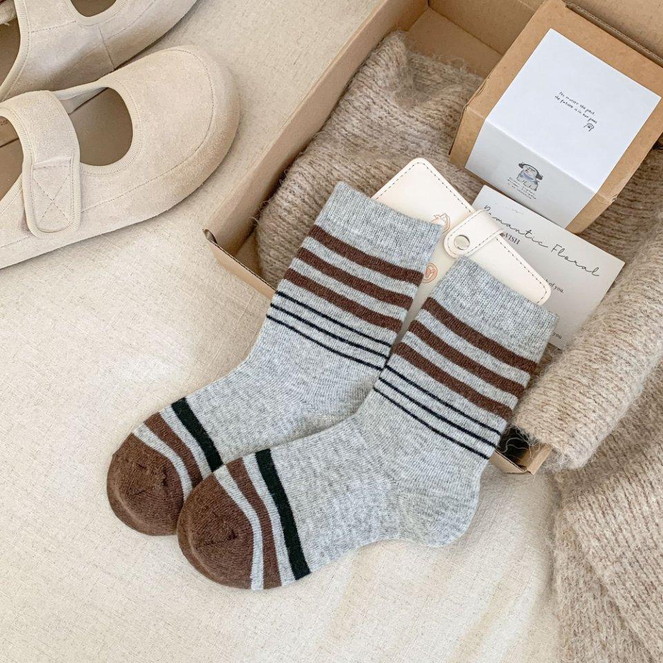Korean Retro Contrasting Striped Wool Socks For Children, Popular Thickened And Velvet Warm Simple Confinement Stacking Socks