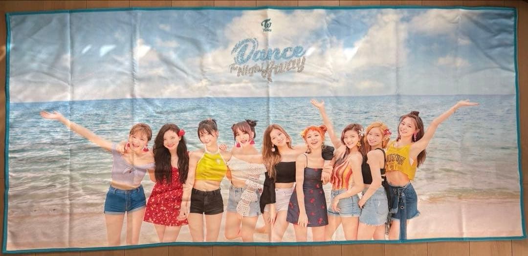 

[USED] TWICE Dance the Night Away Beach Towel (with tags)