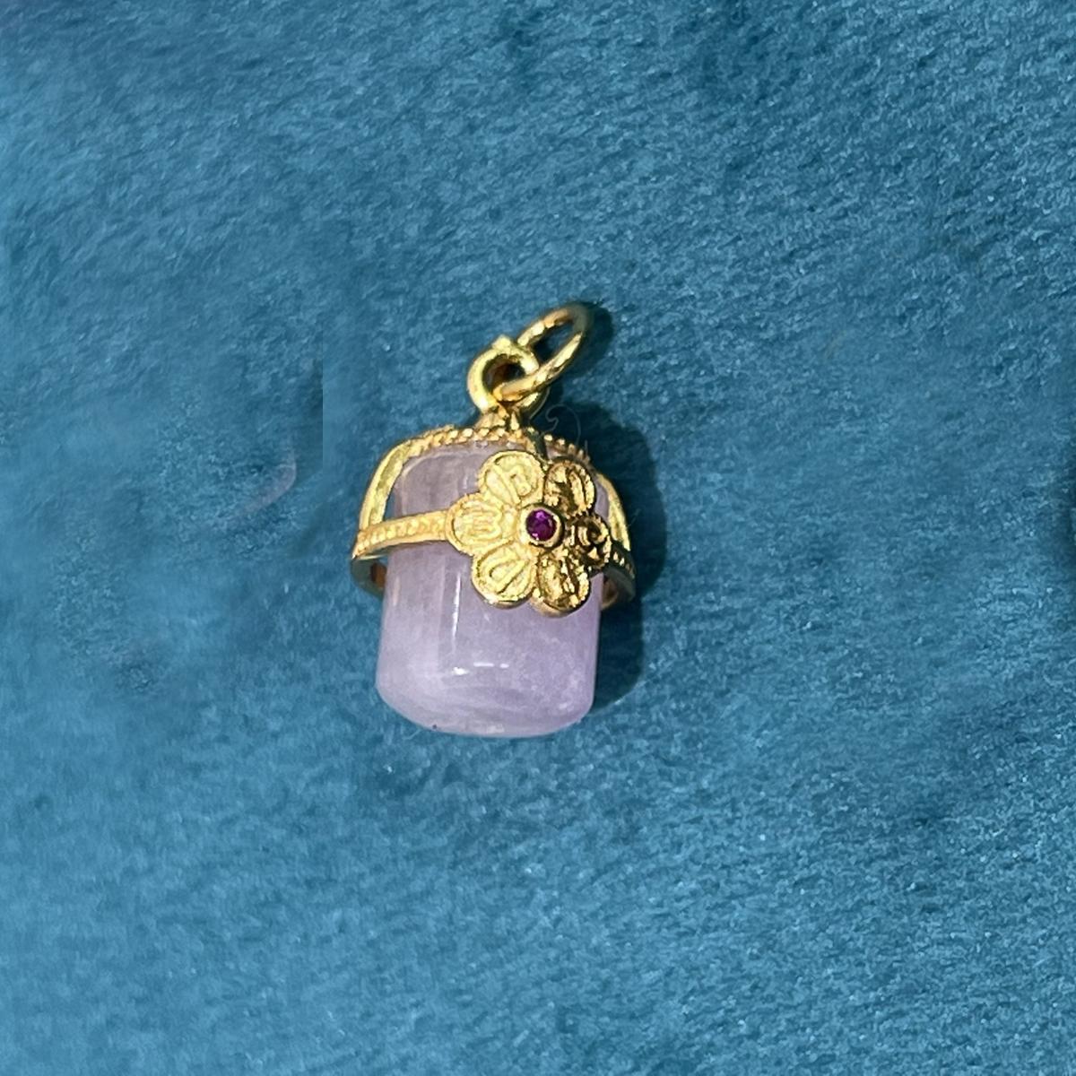 

1Pc, Natural Stone Pendant with Golden Flower Accents, Boho Cylindrical Amethyst Charms, 1.1×1.5cm, for DIY Necklace Accessories, Jewelry Making Gifts 1Pc/11×15mm фіолетовий