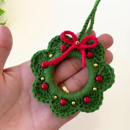 Crochet Christmas Wreath Ornaments Small Handmade Knit Wreath Hanging Ornament with Bow for Xmas Tree Holiday Home Decor