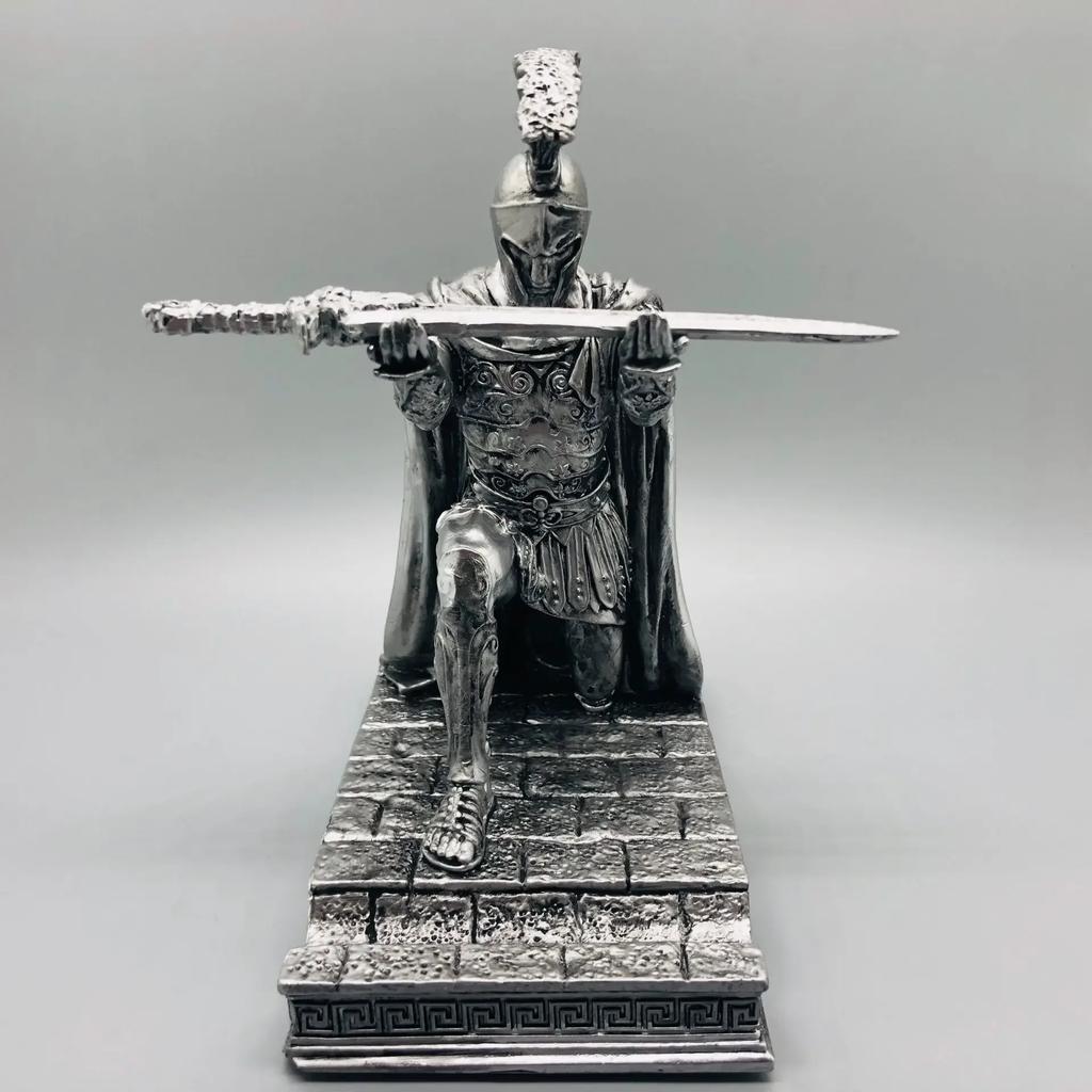 Držák na pero a telefon Knight Stojánek na tužky s figurkou výkonného vojáka pro kancelářské doplňky Stojan na pera Stolní organizér