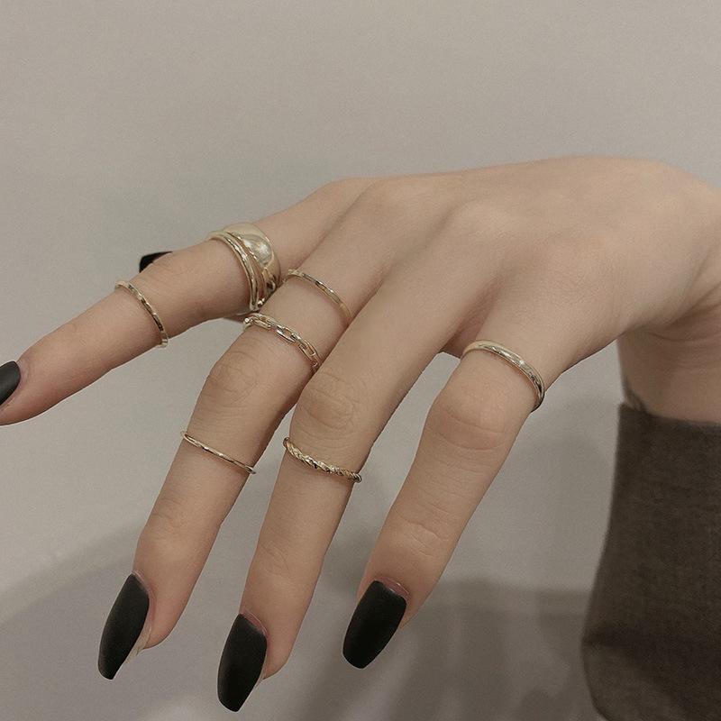 Koreanisches 7-teiliges schlichtes Design Fingerring-Set - Modische Ringe im Cold Style