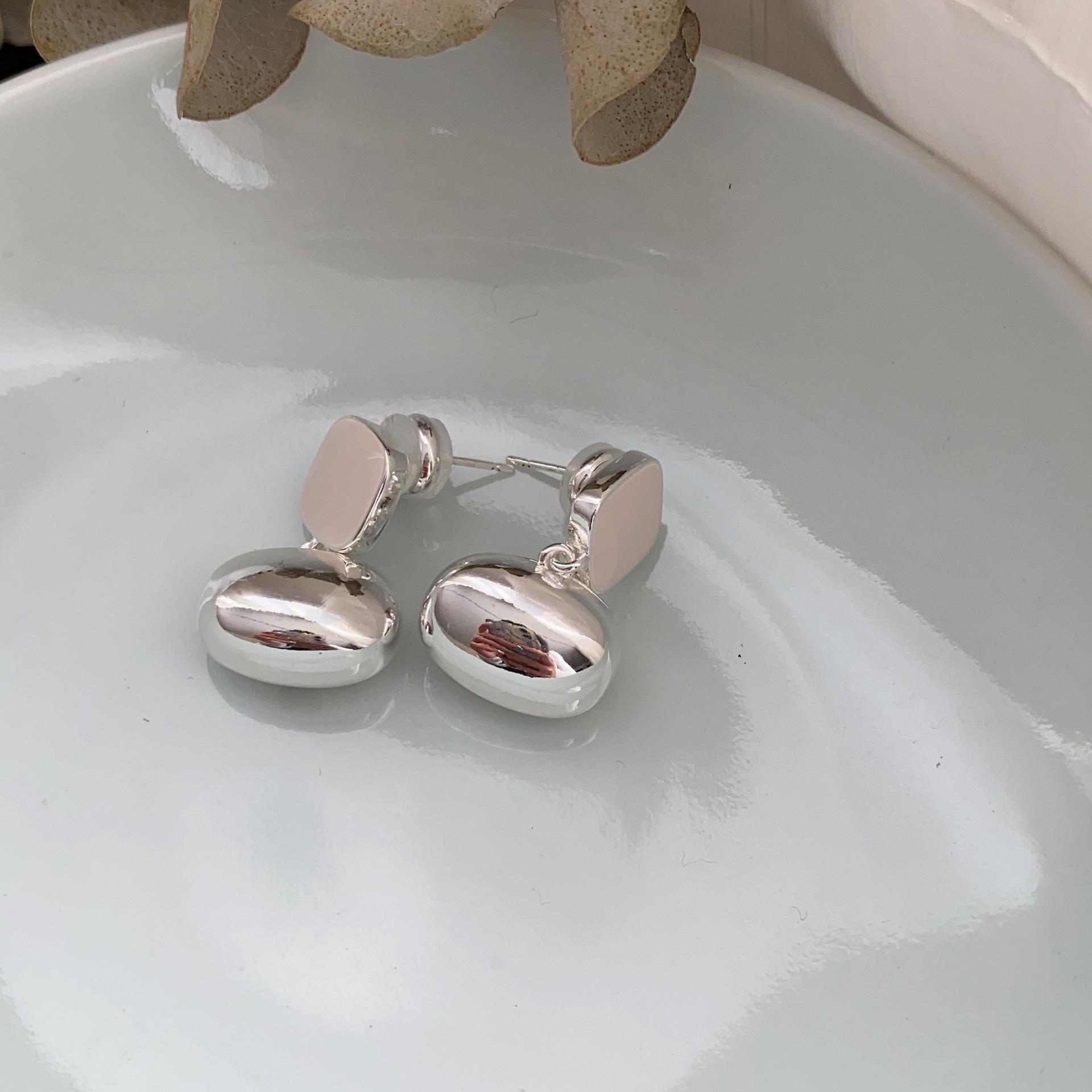 

Премиальные серьги-гвоздики с металлической пластиной в форме боба, женские, холодного стиля, модные, темпераментные, простые, универсальные серьги