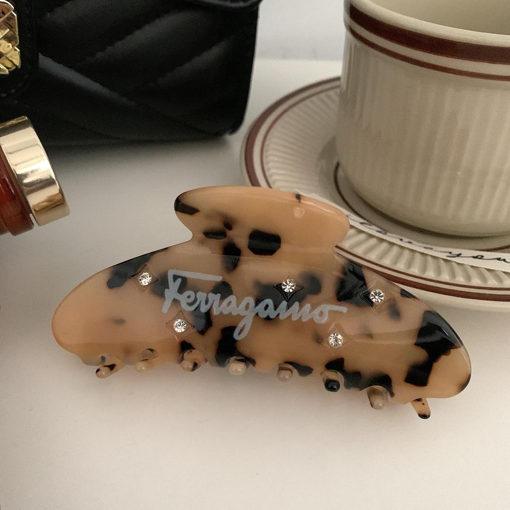 "Korean High-Grade Acetate Shark Hair Clip - Large Ornamental Head Accessory for Women"