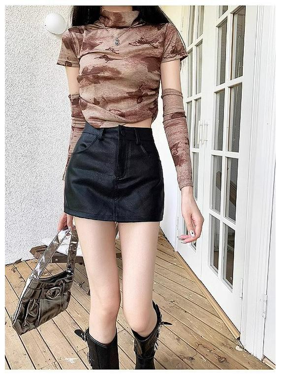 Women's Coffee-Colored PU Leather A-Line Mini Skirt, Petite, High-Waisted, Textured, Hip-Hugging, Autumn Style.
