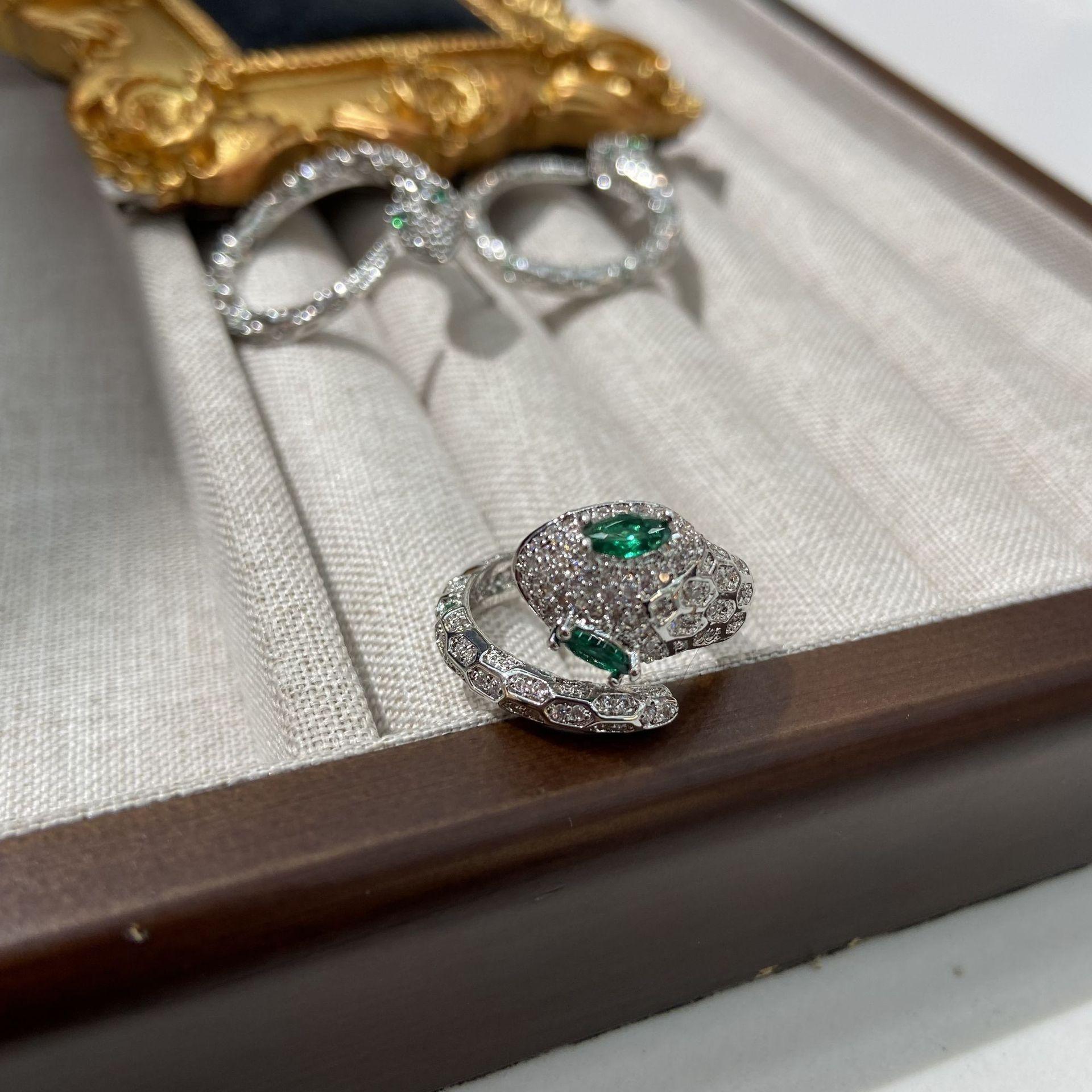 

Персонализированная цепочка на шею в форме змеи из настоящего гальванического циркония с покрытием из настоящего золота, маленькие серьги-гвоздики в форме змеи, женский комплект колец, модный, полный бриллиантов