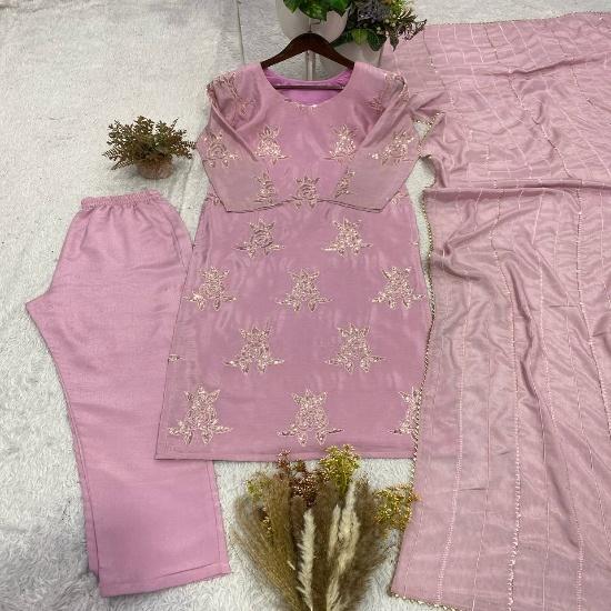 Graceful Zari Embroidered Chanderi Kurta Pant Set M