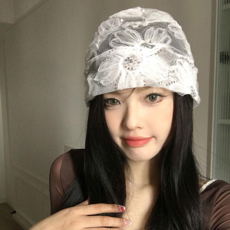 

Женская тонкая кружевная повязка на голову с пайетками и цветочным узором в корейском стиле, летняя, легкая, милая, универсальная, для большого обхвата головы, шапка-бини с отворотом One Size