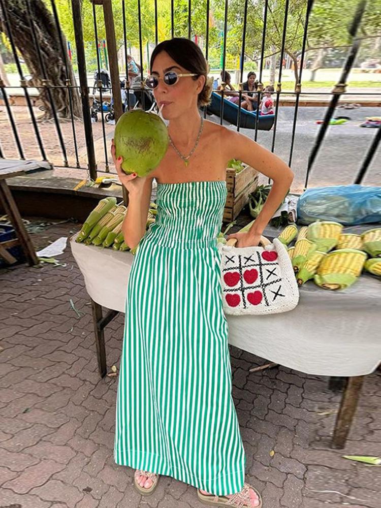 Полосатое платье миди без бретелек — фото 8