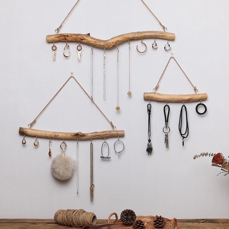 

Старовинна дерев яна гілка для демонстрації прикрас та вішалка для намиста, що кріпиться на стіну 45cm Wood Stick (6 Hooks)