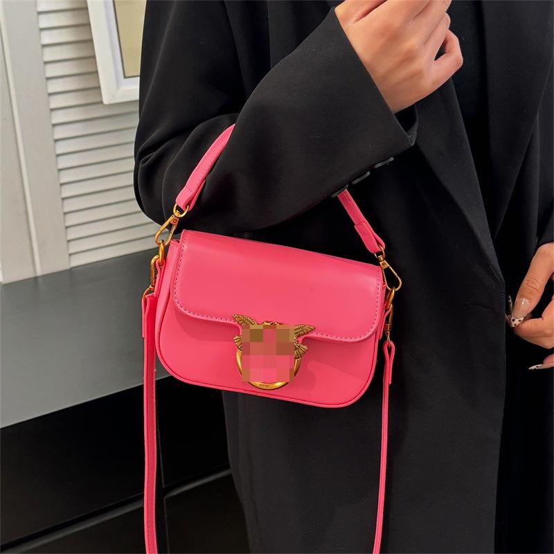 Elegant Minimalist Crossbody Bag: Retro Women's Luxury Shoulder and Underarm Design