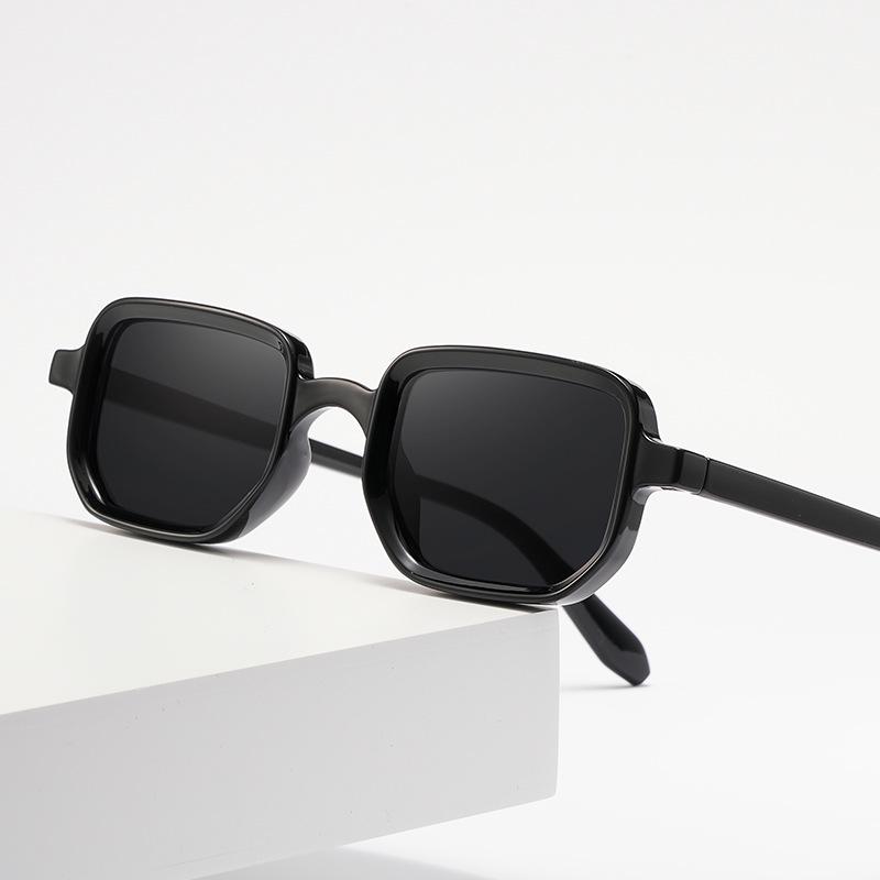 Retro Classic UV400 Sunglasses: Versatile Sun Protection with Trendy Texture for Travel Outfits