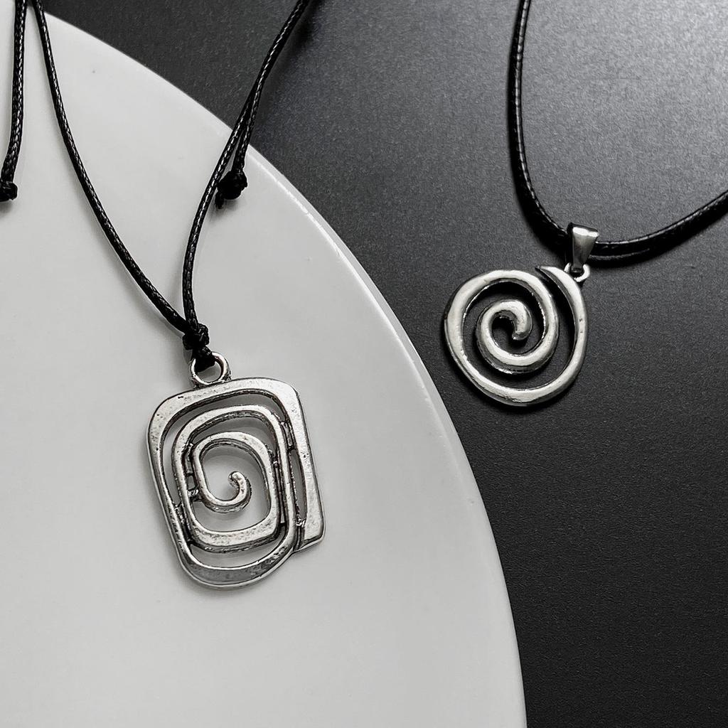 Nouveautés Collier pendentif vortex en cuir tressé à la main rétro classique