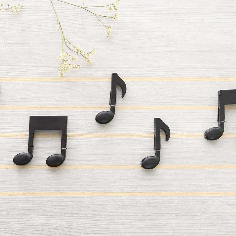 2pcs/set New Creative Music Notation Clips Clothes Pegs Notes Clothes Clip Food Bag Sealing Clip Clothes Hangers Rack